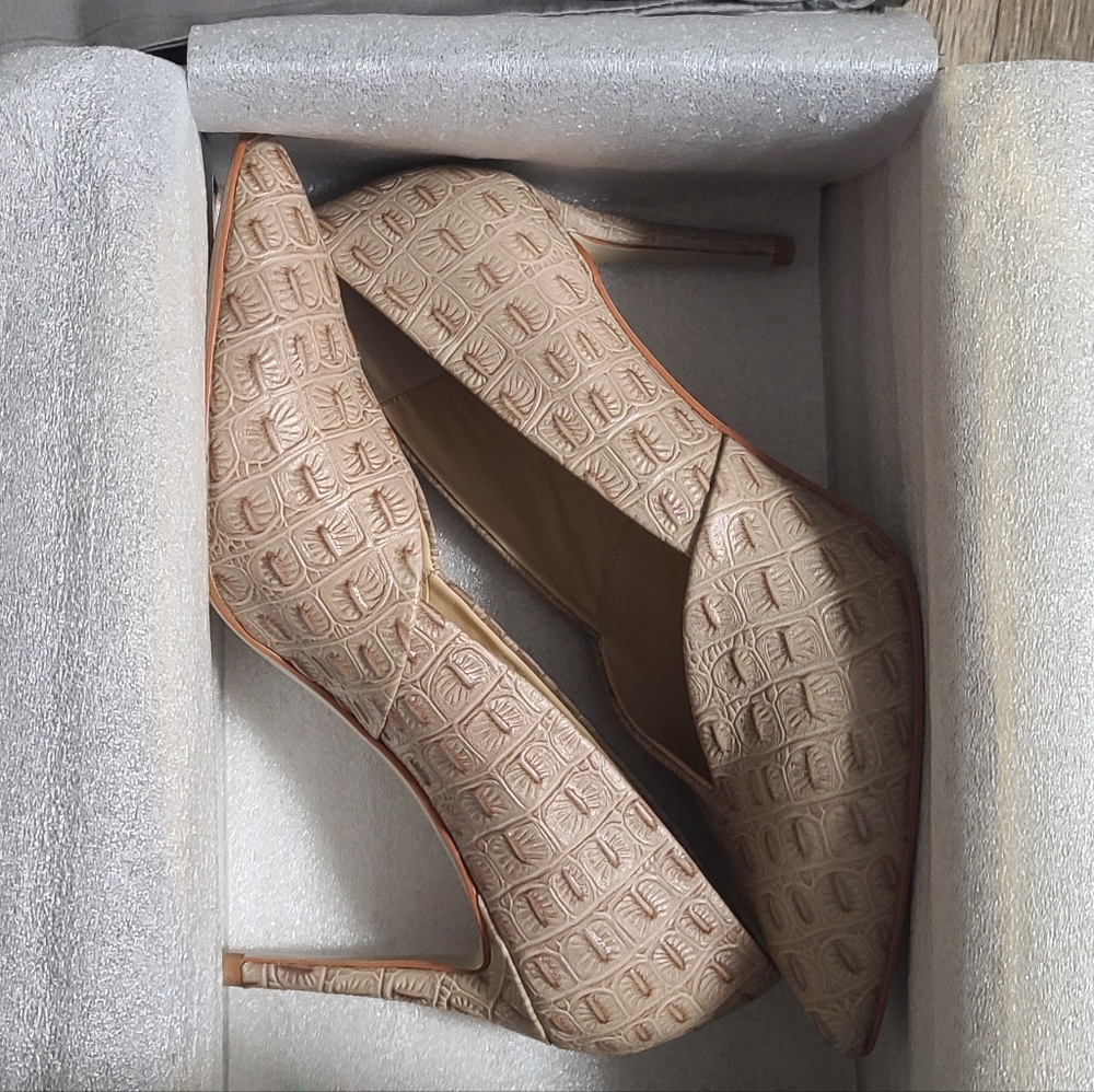 Lola Cruz Taupe Pumps size 40